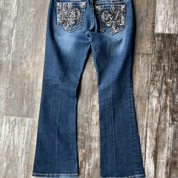 MISS ME FLEUR DE’LIS BOOT CUT LOW RISE JEANS - Picture 6 of 8